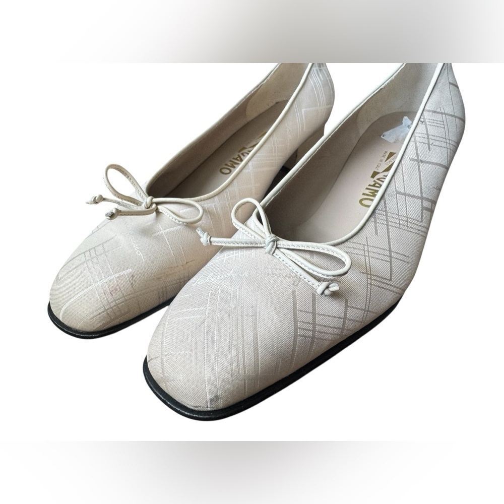 Salvatore Ferragamo Pumps Heel Ribbon White